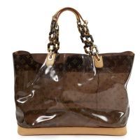 LOUIS VUITTON (Collection Cruise, édition limitée) (2003) SAC Cabas Ambre grand modèle en vinyle transparent monogrammé et cuir naturel, garnitures en laiton doré et plexiglass façon écaille (env 47 x 33 x 21 cm). Petites marques