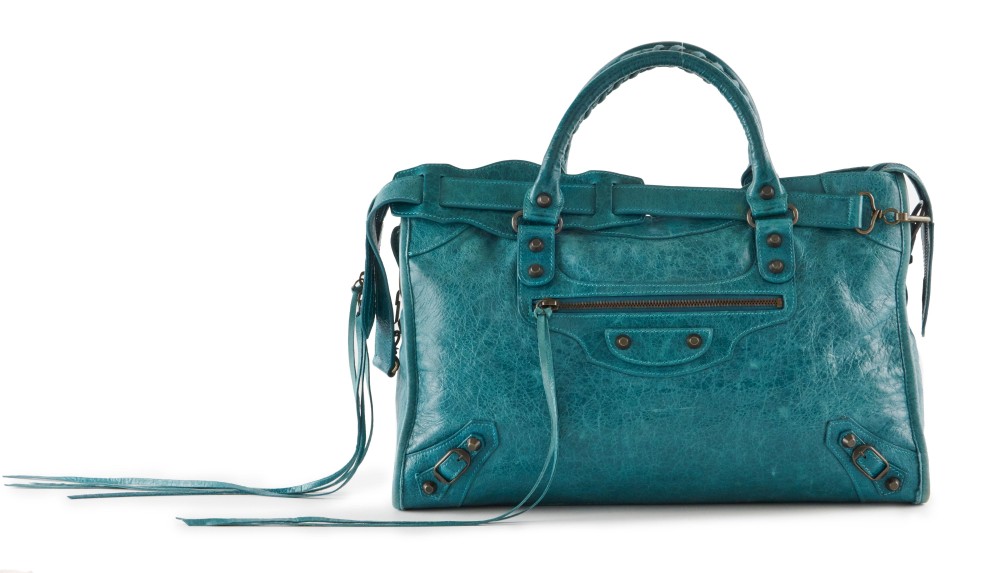 BALENCIAGA  Sac CITY Cuir vieilli bleu Garniture métal argenté vieilli Dimensions : 39 x 25 x 13 cm  CITY bag Aged b...