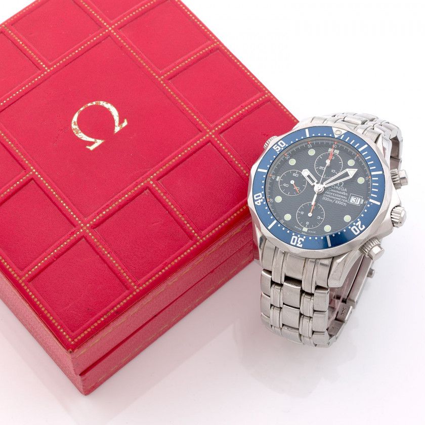 OMEGA,Seamaster Professional,Vers 2000,Chronographe bracelet en acier,Boîtier: rond, lunette tournante graduée, fond vissé, valve à hélium, signé,Cadran: bleu, index et aiguilles luminescents, chemin de fer, 3 compteurs pour l'indication des 30 min, 12h e