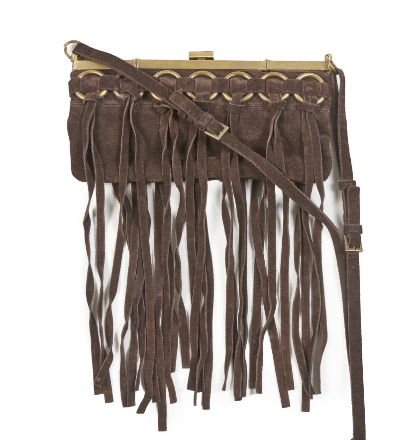 DOLCE & GABBANA,Sac baguette,Daim chocolat agrémenté de franges,Garnitures en métal doré,Dimensions: 25,5 x 13 x 2 cm,Baguette bag,Chocolate brown suede with fringes,Gold metal hardware,Dimensions: 25.5 x 13 x 2 cm,TRÈS BON ÉTAT (petites traces d'us