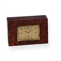 LENOIR Vers 1940 Ã‰tonnante pendulette formant boÃ®te Ã cigarettes en bois de loupe. Cadran or avec chiffres arabes peints, aiguilles en acier bleui. Mouvement mÃ©canique 8 jours. Cadran, boÃ®tier et mouvement signÃ©s. Dim.: 5,6 x 10 x 15,5 cm Vendue avec