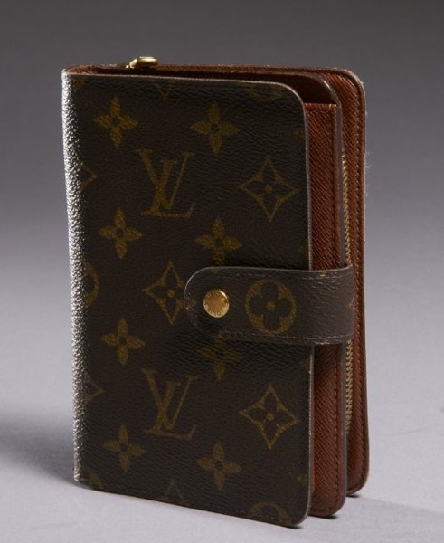Louis VUITTON Porte-feuille Grand Modèle en toile monogram, porte-cartes, porte-billets et porte-monnaie. Bon état.