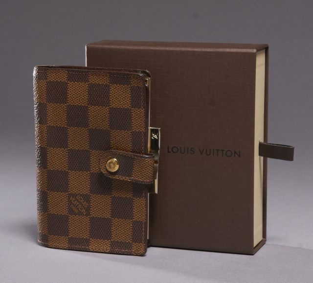 Louis VUITTON Porte-feuille French Purse en toile damier ébène avec porte-billets, porte-cartes et porte monnaie. Très bon état.