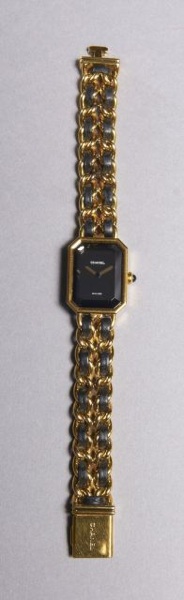 CHANEL Montre Première en or, grandeur M. Petites égratignures sur le côté de la montre, légère oxydation du métal sur le bracelet, sinon en très bon état