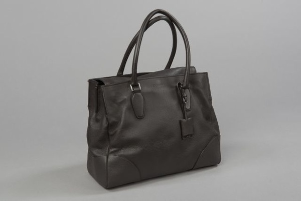 Jil SANDER CABAS en cuir grainé ébène, double poignée, fermoir pression, garnitures en métal argenté (très bon état)