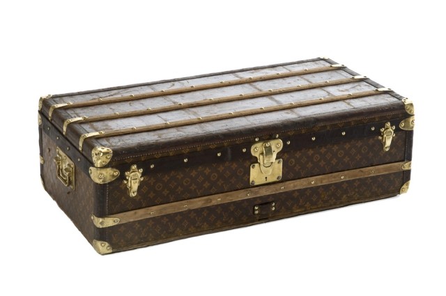 LOUIS VUITTON Malle wardrobe