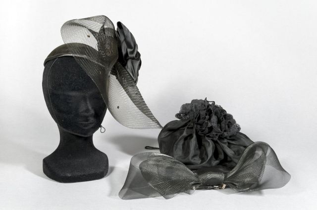 BROSSEAU, Chantal THOMASS, ANONYME LOT comprenant un SAC BOURSE orn