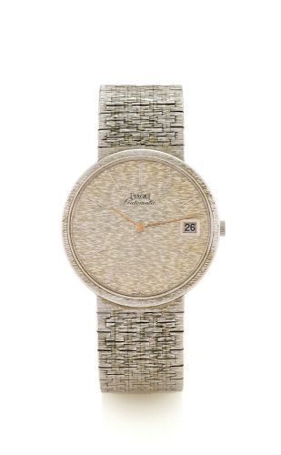 PIAGET REF. 13601 THIN AUTOMATIC DATE.Piaget, Automatic, case No. 98105, Ref. 13601. Made in the 1980's..Very fine, thin and elegant, self-winding, 18K white gold wristwatch with date and integrated 18K white gold bark finished bracelet.