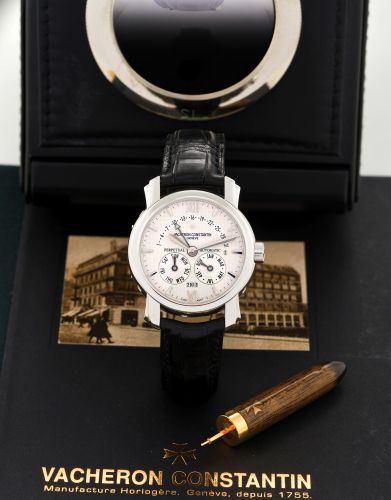 VACHERON CONSTANTIN REF. 47031.MALTE RETROGRADE PERPETUAL CALENDAR PLATINUM.Vacheron Constantin, Genève, Malte Retrograde Perpetual Calendar.Automatic, No. 933343, case No. 778966, Ref. 47031. Made in 2005..Very fine and rare, self-winding, water-resistan