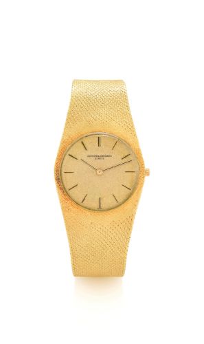 VACHERON & CONSTANTIN YELLOW GOLD.Vacheron & Constantin, Genève, movement No. 646634 case No.487741, Ref. 6352. Made in the 1970's..Fine and elegant thin, 18K yellow gold wristwatch with an 18K yellow gold.Vacheron Constantin integrated bracelet.