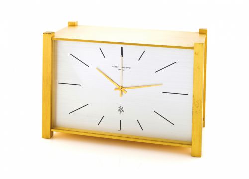 PATEK PHILIPPE REF: 1000 N, QUARTZ.ELECTRONIC TABLE CLOCK.Patek Philippe, Genève, No. 700262, Ref. 1000 N. Made.specially for la Société de Banque Suisse (SBS), circa 1970..Very fine and very rare, gilt brass, electronic quartz.Chronometer table clock wit