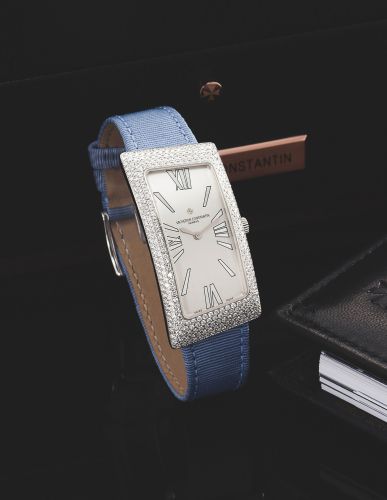 VACHERON CONSTANTIN REF. 25510 CAMBREE.DIAMOND AND WHITE GOLD.Vacheron Constantin, Genève, Cambree, case No. 798720.Ref. 25510. Made circa 2000s..Fine and elegant, asymmetric and curved, 18K white gold.and diamonds lady's quartz wristwatch with diamond.an