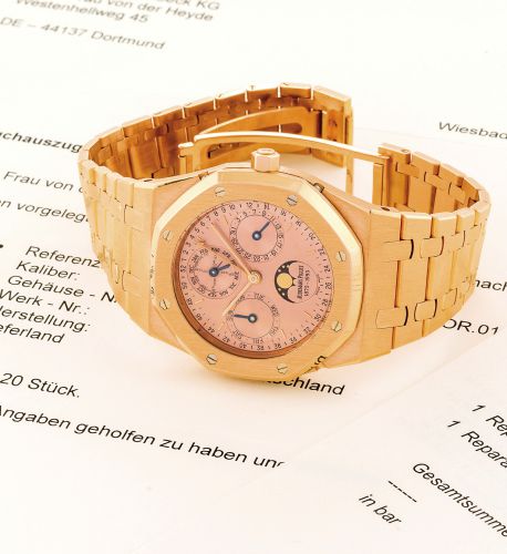 AUDEMARS PIGUET ROYAL OAK QUANTIÈME PERPÉTUEL.AUTOMATIQUE, 120TH ANNIVERSARY LIMITED EDITION.Audemars Piguet, Genève, Royal Oak - Quantième Perpétuel Automatique, movement No..438015, case No. D68785, Ref. 25810OR. Made in a limited edition of 120 pieces 