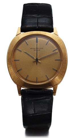 PATEK PHILIPPE REF. 3573 YELLOW GOLD.Patek Philippe, Genève, No. 1182284, case No. 2693811.Ref. 3573. Made in the 1970's..Very fine, cushion-shaped, center seconds, back-winder.18K yellow gold wristwatch with an 18K yellow gold Patek.Philippe buckle. Acco