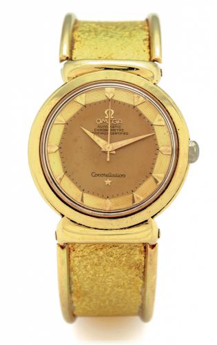 OMEGA REF. 14355 SC GRAND LUXE.CONSTELLATION YELLOW GOLD.Omega, Chronomètre Officially Certified, Constellation,.No. 14921630, case No. 11402490, Ref. 14355 SC. Made.circa 1954..Very fine and rare, elegant, self-winding, center seconds.water-resistant, 18