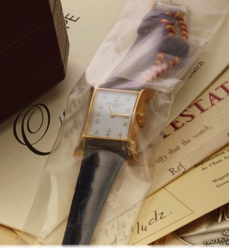 PATEK PHILIPPE REF. 4900 LADY'S PAGODA SEALED YELLOW GOLD.Patek Philippe, Genève, Pagoda, No. 3066474, case No. 4015279, Ref. 4900J. Made.in a limited edition of 500 pieces in 1997 for the inauguration of Patek Philippe's new.watchmaking center in Geneva.