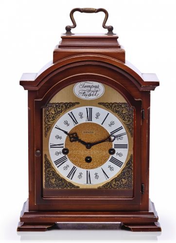 KIENZLE WESTMINSTER.CHIME CLOK.Kienzle, Germany. Made circa 1980s..Fine, 8-day going, wooden striking table.clock. Accompanied by a key.