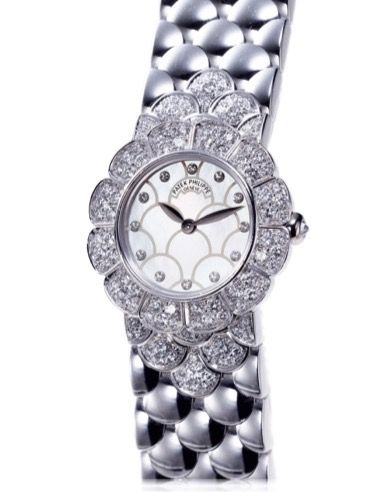 PATEK PHILIPPE REF. 4872/1 MOTHER-OF-PEARL.DIAMONDS AND WHITE GOLD.Patek Philippe, Genève, No.1657719, case No. 4085405, Ref. 4872. Made circa 1999..Very fine, 18K white gold and diamond quartz wristwatch with.an integrated 18K white gold Patek Philippe b