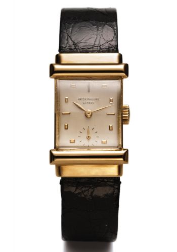 PATEK PHILIPPE REF. 2480 YELLOW GOLD.Patek Philippe, Genève No. 976528 case No. 673899, Ref. 2480..Made in the early 1950s..Very fine and very rare rectangular bombé18K yellow gold.wristwatch with an 18K yellow gold Patek Philippe buckle.