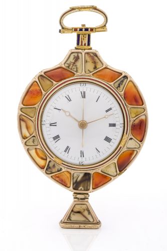 ILBERY, "MOSS-AGATE AND CARNELIAN DÉCOR'' Ilbery, London, No. 6129, made for the Chinese market, circa 1800. Very fine and magnificent gold, pearl, enamel, moss agate and agate-set hexagonal, case in the shaped of a urn pocket watch with center seconds an