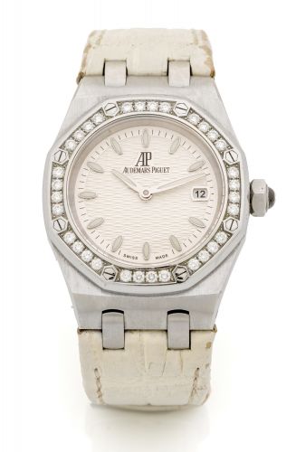 AUDEMARS PIGUET, ROYAL OAK LADY, DIAMONDS A fine, stainless steel lady's quartz wristwatch with diamond set bezel.