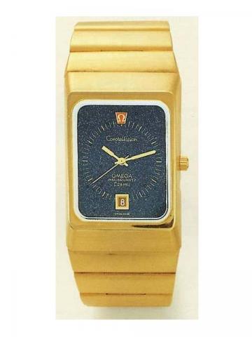 Omega, Constel-lation, Megaquartz F2.4 MHz, No. 3960806. Produced in the 1970's.Fine and large, center-seconds, water-resistant, rectangular, 18K yellow gold quartz gentleman's wristwatch with date and an integrated Omega 18K yellow gold link bracelet.