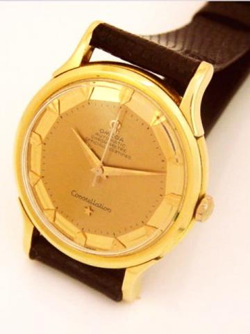 Omega, Constellation, Automatic Chronometer Officially Certified, Ref. 2700 SC. Produced in the 1950's. Fine, center-seconds, self-winding, 18K pink gold gentleman's wristwatch with a gold filled Omega buckle.