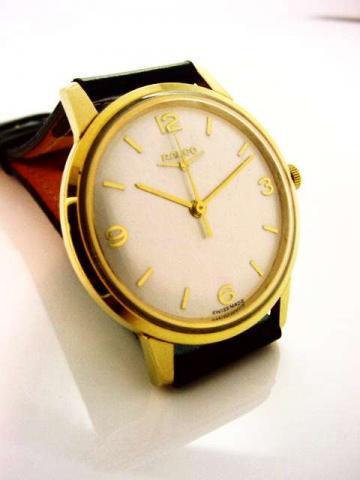 Ralco. Produced in the 1950's.Fine, center-seconds, water-resistant, 20 micron yellow gold-plated gentleman's wristwatch.