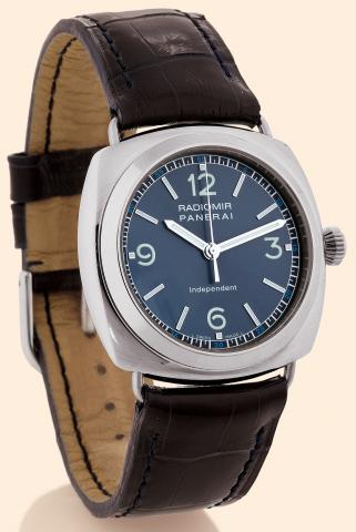 Independent.Officine Panerai, Radiomir _ Independent.No. D 032/160, Ref. OP 6551. Made.in a limited edition of 160 examples in 2001..Fine, cushion-shaped, center-seconds, water-resistant.18K white gold diver