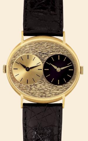 Two-Time-Zone.Piaget, Two-Time-.Zone, Ref. 612501..Made in the 1970s..Fine and unusual, horizontal oval, twotime.zone, 18K yellow gold wristwatch.with two movements, two dials and an 18K.yellow gold Piaget buckle.