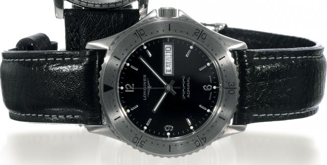 Chinese Day-Date.Longines Admiral, No. 26778286, Ref. L3 600 4. Made circa 1995..Very fine, center-seconds, self-winding, water-resistant, stainless steel wristwatch.with English and Chinese day-date, calibrated bezel and a stainless steel Longines.deploy