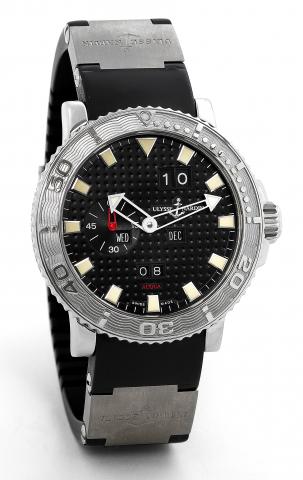 Acqua Perpetual Calendar.Ulysse Nardin, Le Locle, Suisse, Acqua Perpetual, No..139, Ref. 333-88. Made circa 2005..Fine, self-winding, water-resistant, stainless steel diver's wristwatch.with perpetual calendar, large date and a titanium Ulysse Nardin.doub