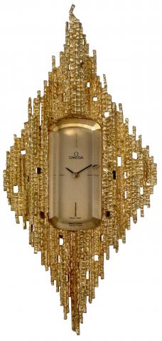 Omega by Andrew Grima, No. AA263, movement No. 32459370.Ref. Grima 8265. The case with London import marks for 1972-.1973..Unique and extremely fine, yellow gold and faceted quartz pendant watch..To be sold without reserve