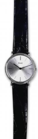 Clous de Paris.Piaget, movement No. 7001290, case No. 143612.Ref. 9011. Made in the 1980s..Fine and elegant, thin, 18K white gold lady