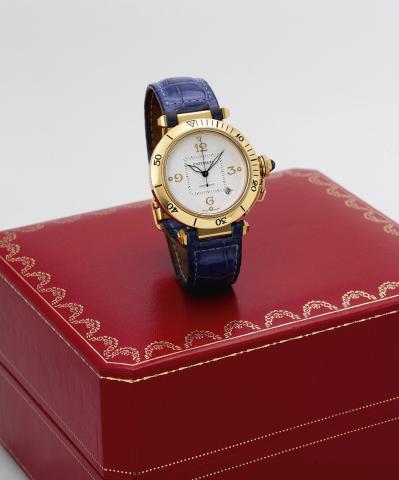 Yellow Gold Pasha.Cartier, Pasha, Automatic, case No. 341418MG, Ref. 2392. Made circa 2000..Very fine, center-seconds, self-winding, water-resistant, 18K yellow gold wristwatch with date and an 18K yellow gold.Cartier deployant clasp. Accompanied by a Car