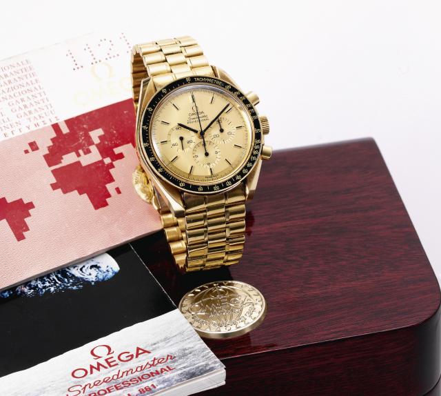 Apollo XI.Omega, Speedmaster Professional, No. A188.movement No. 45540847, Ref. BA 345.802. Made in a.numbered series in the 1980s, sold on April 30th, 2004..Fine and rare, asymmetric, water-resistant, 18K yellow gold.wristwatch with round-button chronogr