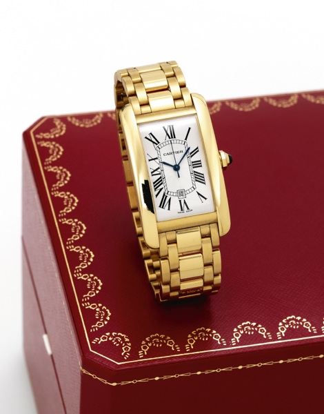 Tank Americaine.Cartier, Tank Americaine, case No. 772282CD, Ref..2329. Made circa 2000..Fine, rectangular curved, self-winding, water-resistant, 18K.yellow gold wristwatch with date and an 18K yellow gold.Cartier link bracelet with double deployant clasp