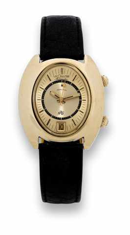 LeCOULTRE GOLD MEMOVOX ALARM.WRISTWATCH.LeCoultre, movement No. 2123047, case No..7277056, Ref. 3089-916. Made in the 1960's..Fine and unusual, center seconds, water.resistant, tonneau shaped, self-winding, 14K.yellow gold wristwatch, date and alarm..To b