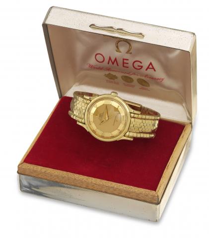 Omega Constellation de Luxe.Omega, Swiss, Constellation, Chronometer.Officially Certified, movement No..14035393, case No. 11320331, Ref. OT.2799. Made in 1954..Very fine and elegant, center-seconds.self-winding, water-resistant, 18K yellow.gold chronomet