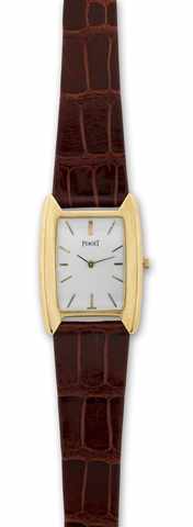 Piaget Ref. 9100 Tonneau.Piaget, No. 6900547, Ref. 9100. Made in the 1980s..Fine and rare, elegant, tonneau-shaped, 18K yellow gold.wristwatch with an 18K yellow gold Piaget buckle..To be sold without reserve