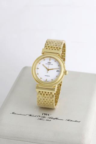 IWC DaVinci SL.International Watch & Co., (IWC), Schaffhausen, Da Vinci.SL, Automatic, case No. 2662295, Ref. 926801. Made in the.1990s..Fine, center seconds, water resistant, self-winding, 18K yellow.gold wristwatch with date and an 18K yellow gold IWC 