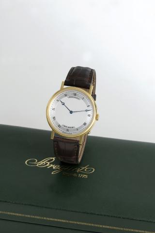 Breguet Classique.Breguet, Classique, movement No. 37339, case No. 914.Ref. 5157BA. Made circa 2008..Very fine, large and elegant, extra-thin, self-winding, water.resistant, 18K yellow gold wristwatch with an 18K yellow gold.Breguet buckle. Accompanied by