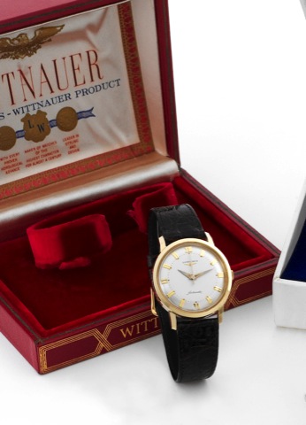 Longines - Yellow Gold Automatic.Longines, cased by Longines-Wittnauer Watch Co., New York-Montreal, No. 10682125, case No. 3722030.Ref. 2298. Made in the late 1960s..Fine and rare, center seconds, self-winding, water-resistant, 14K yellow gold wristwatch