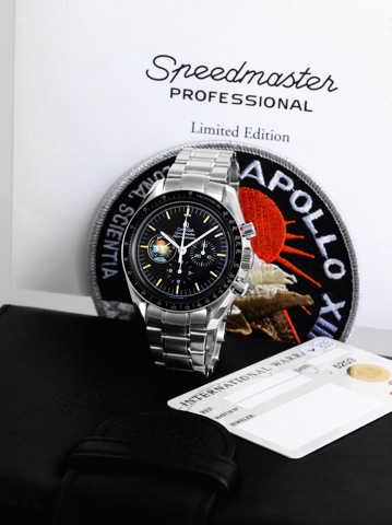 Apollo XIII.Omega, Speedmaster Professional, No. 558/999, case.No. 48340331, Ref. 3450022. Made in a limited series of.999 examples to commemorate the 25th anniversary of the.Apollo XIII mission in 1995..Fine and rare, asymmetric, water-resistant, stainle