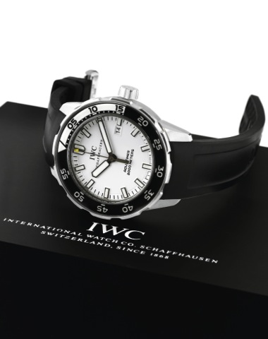 IWC- STEEL _ AQUATIMER 2000.International Watch Co., Schaffhausen, Aquatimer 2000 m.Automatic, case No. 3697446, Ref. 3568. Made in 2010, sold.May 20th, 2011..Fine, center seconds, self-winding, water-resistant to.2000 m, stainless steel diver's wristwatc