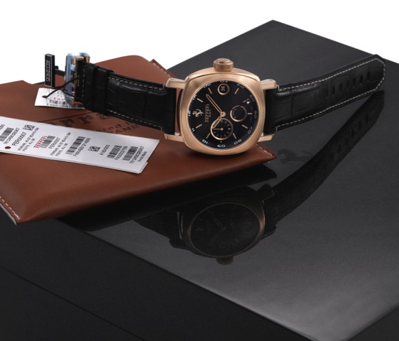 FERRARI 8 DAY GMT ENGINEERED BY OFFICINE PANERAI.Ferrari - Engineered by Officine Panerai, 