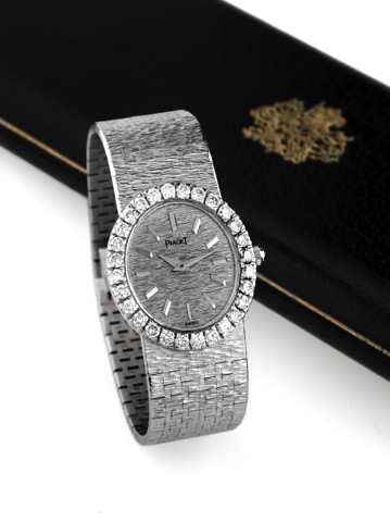 PIAGET REF. 9814 WHITE GOLD & DIAMONDS.Piaget, case No. 297886, Ref. 9814 A6. Made in the 1990s..Very fine and elegant, 18K white gold and diamond-set.wristwatch with an integral 18K white gold textured Piaget.bracelet. Accompanied by a Piaget fitted box.