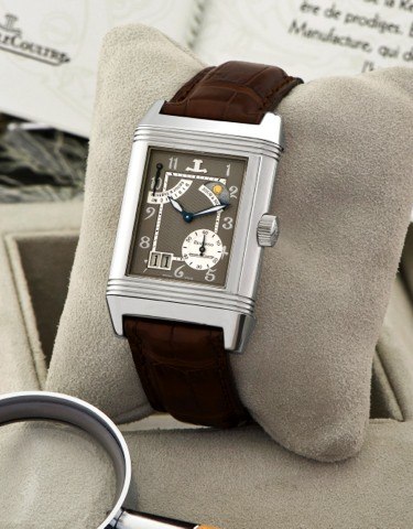 JAEGER-LECOULTRE REF. 240.6.19. REVERSO.GRANDE DATE SEPTANTIEME, PLATINUM.Jaeger-LeCoultre, Reverso - Septantième, No. 280/500.Ref. 240.6.19. Made in a limited edition of 500 pieces.circa 2009..Very fine and rare, rectangular and reversible platinum.wrist