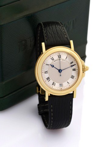 BREGUET YELLOW GOLD MARINE AUTOMATIC.Breguet, Horloger de La Marine, case No. 269B. Sold on.January 16th, 1991..Very fine, large, center-seconds, self-winding, water-resistant.18K yellow gold wristwatch with date and an 18K yellow gold.Breguet deployant c