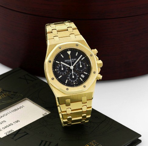 AUDEMARS PIGUET, REF. 25860BA. ROYAL.OAK CHRONOGRAPH.Audemars Piguet, Genève, Royal Oak Chronograph.Automatic, movement No. 470976, case No. E 4649.196.Ref. 25860BA. Made in 1999..Very fine, large, octagonal, self-winding, water-resistant.18K yellow gold 
